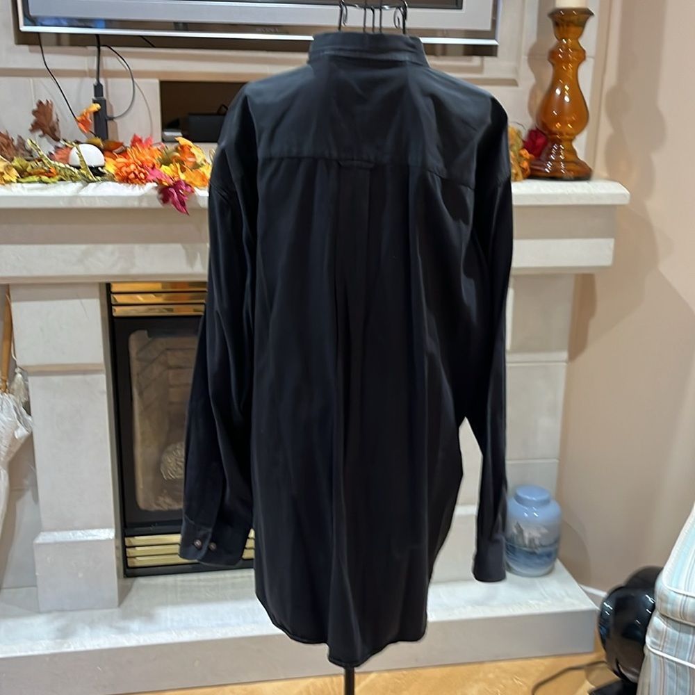 Button collar shirt - Picture 2 of 5